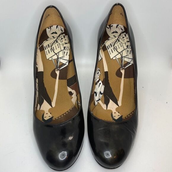 Stuart Weitzman almond toe patent leather pump - Picture 1 of 8